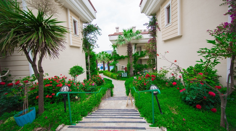 Yel Holiday Resort — garden