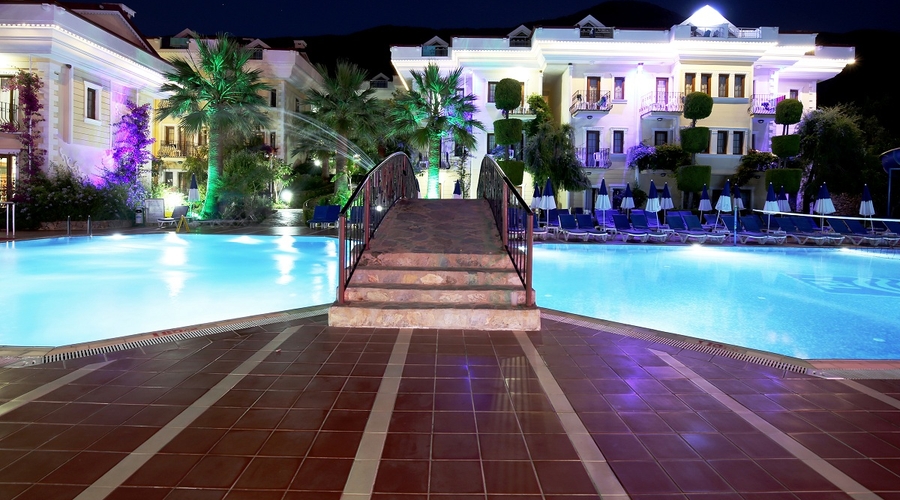 Yel Holiday Resort — pool