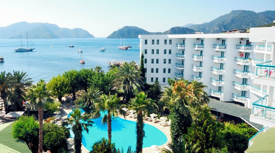 Tropical Beach Hotel — pool