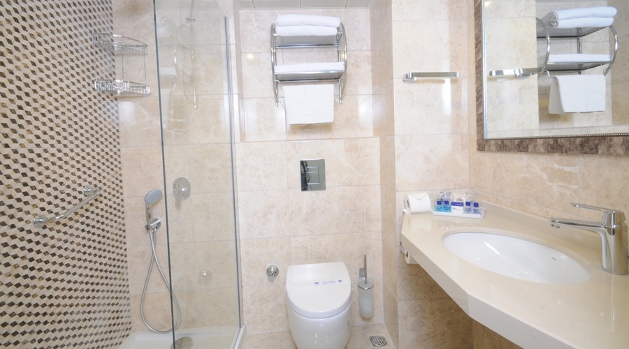 Tropical Beach Hotel — bathroom