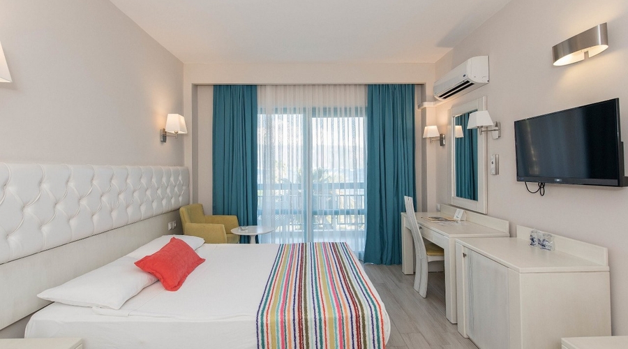 Tropical Beach Hotel — room
