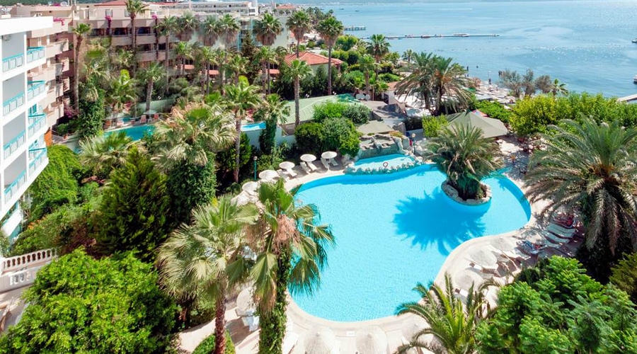 Tropical Beach Hotel — pool