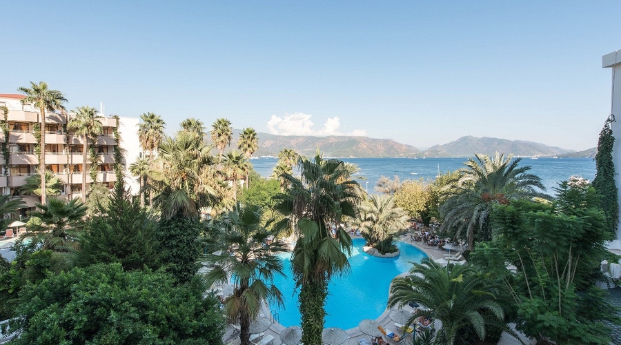 Tropical Beach Hotel — pool