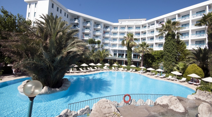 Tropical Beach Hotel — pool