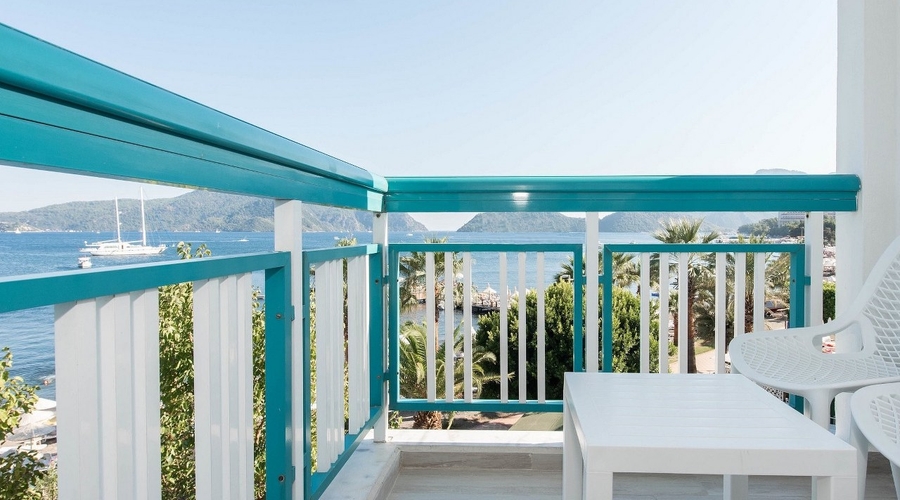 Tropical Beach Hotel — balcony