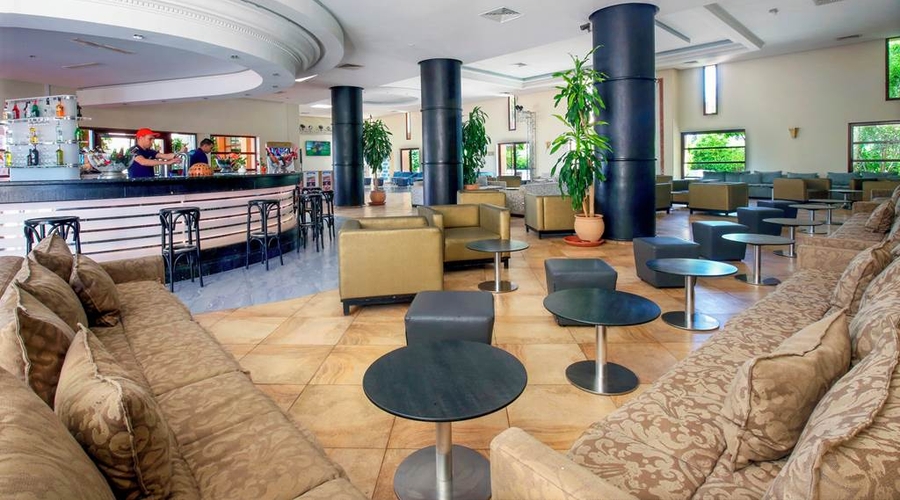 Valeria Madina Club Resort — bar