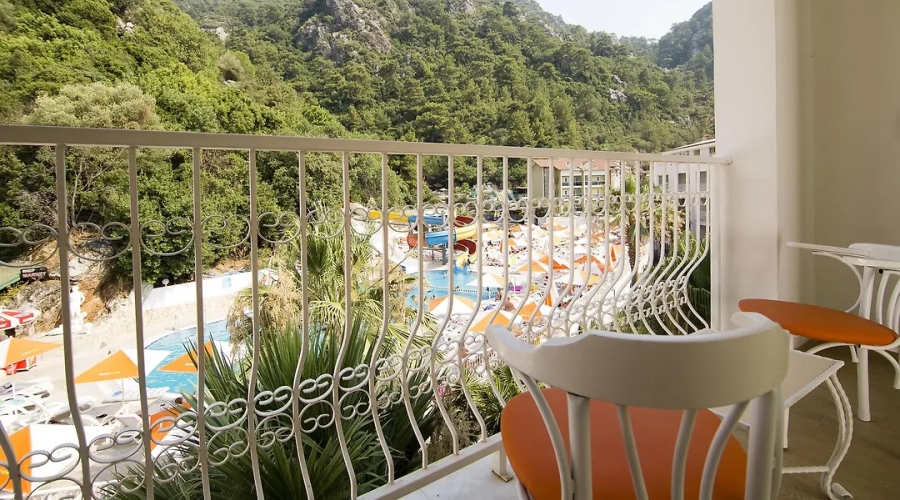 Mirage World — balcony