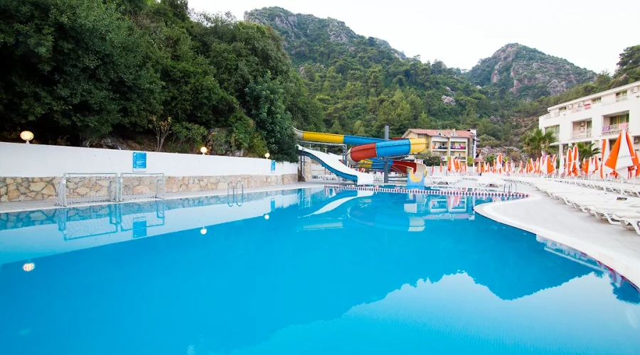 Mirage World — pool