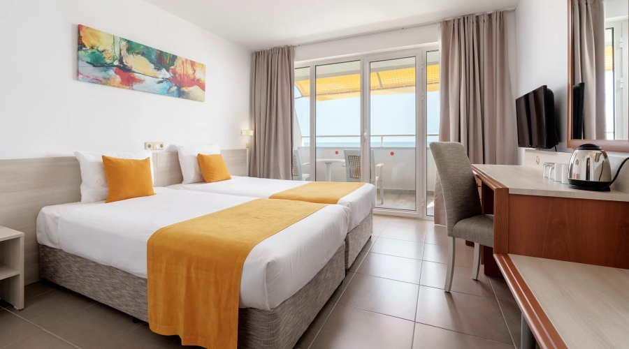 AluaSun Helios Beach — room