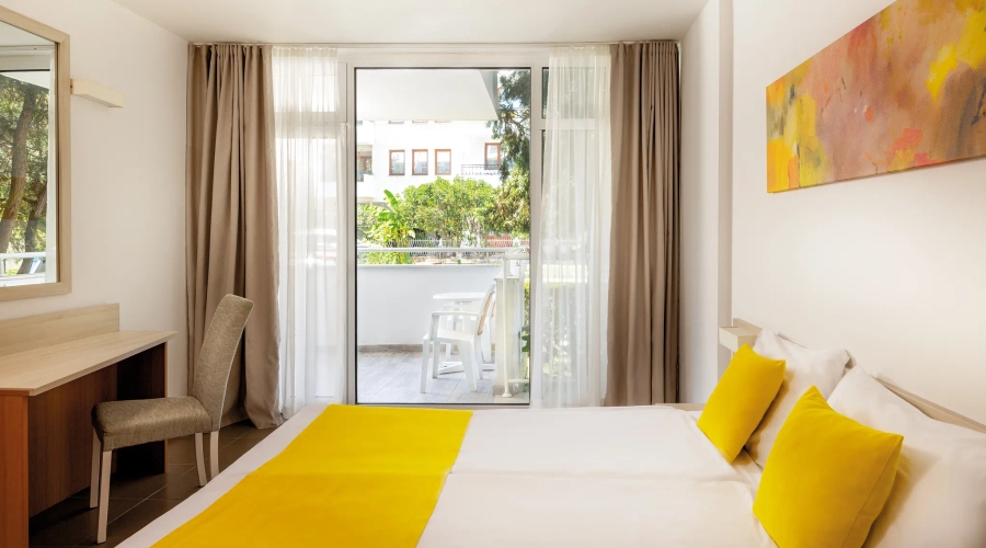 AluaSun Helios Beach — room
