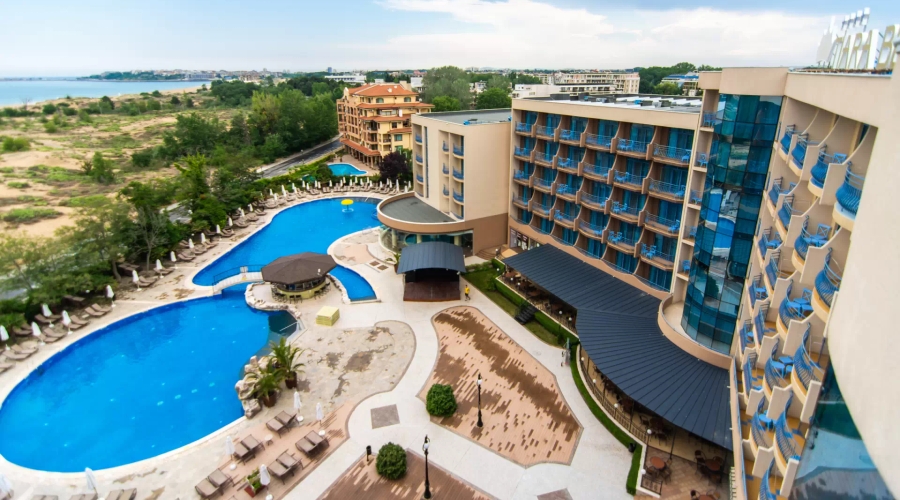 Tiara Beach — pool