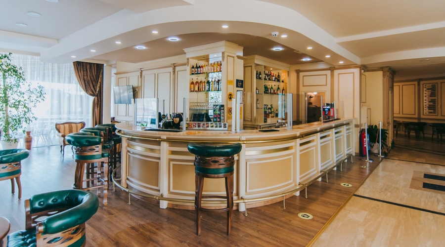 Tiara Beach — bar