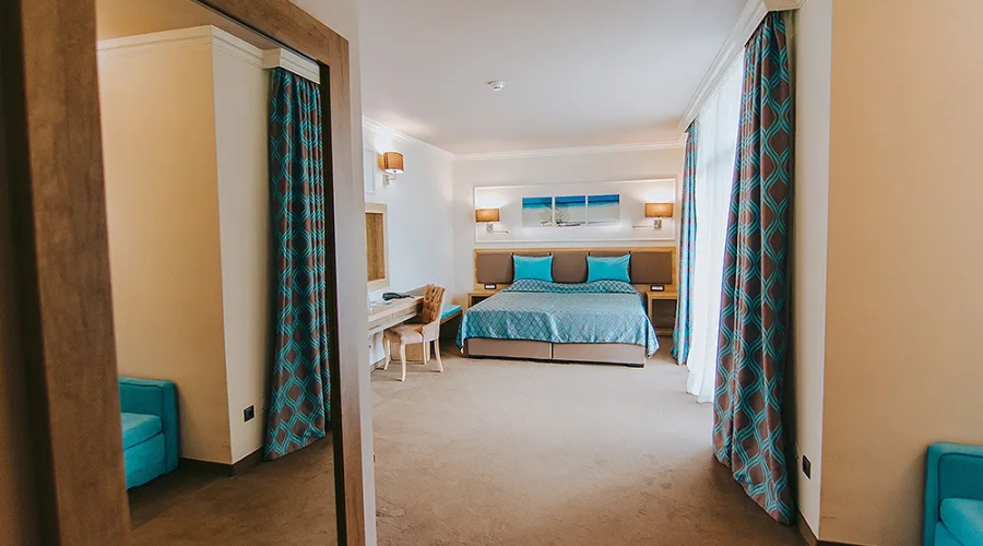 Tiara Beach — room