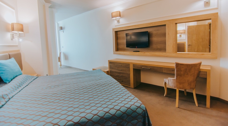 Tiara Beach — room