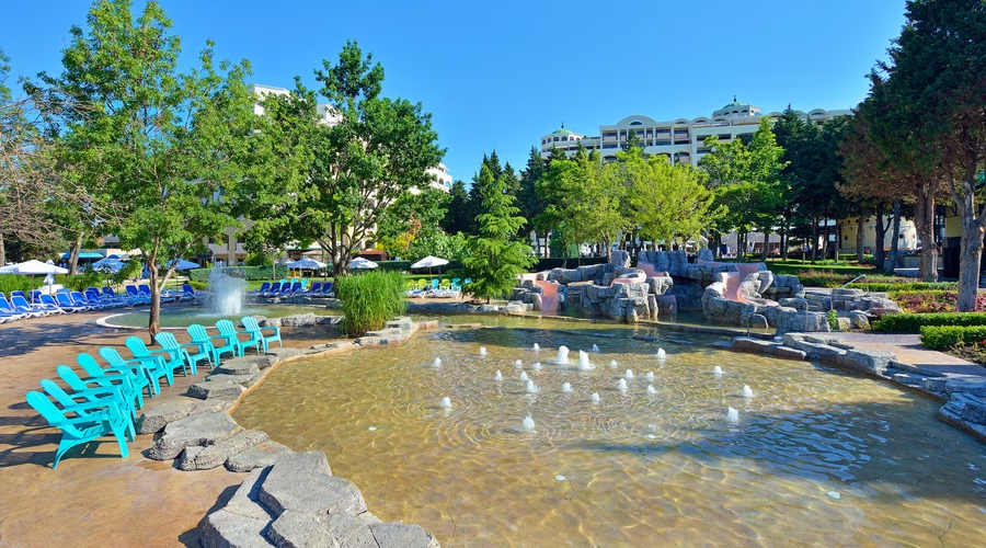 Sol Nessebar Palace — pool