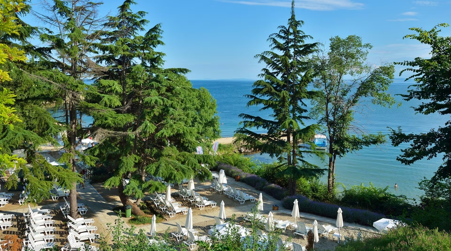 Sol Nessebar Palace — garden