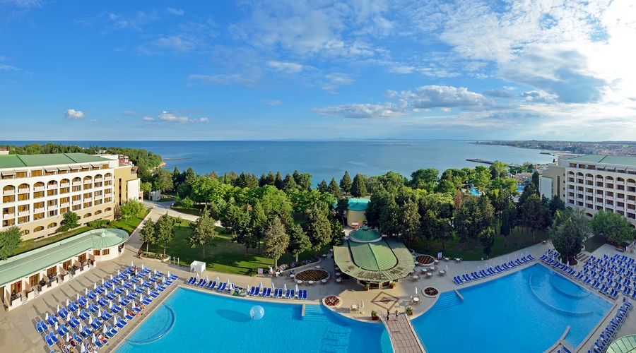 Sol Nessebar Palace — pool
