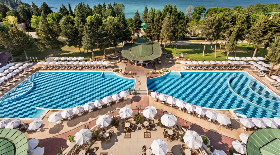 Sol Nessebar Palace — pool