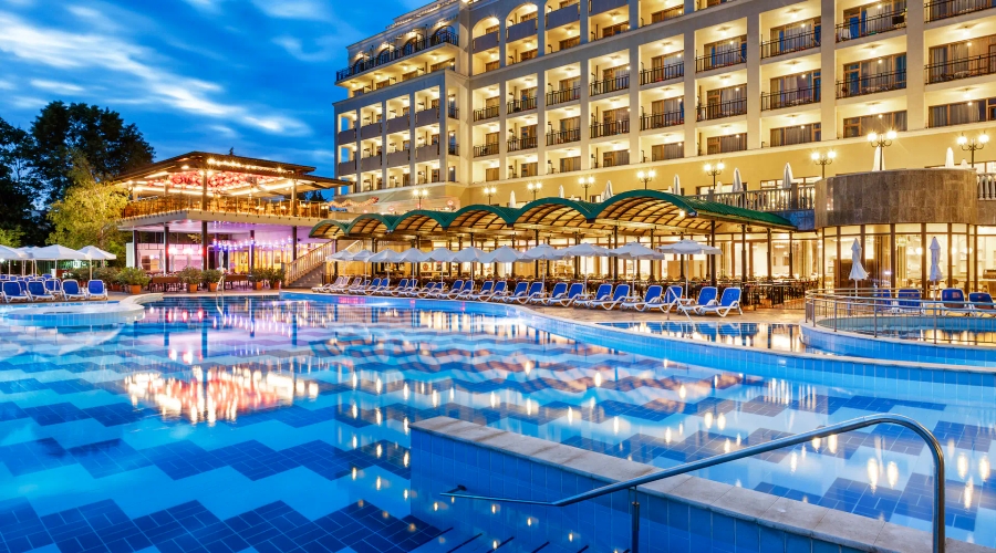 Sol Nessebar Palace — pool