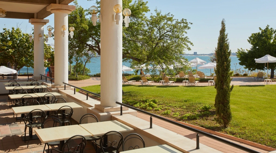 Dreams Sunny Beach Resort & Spa — seatingOutdoor