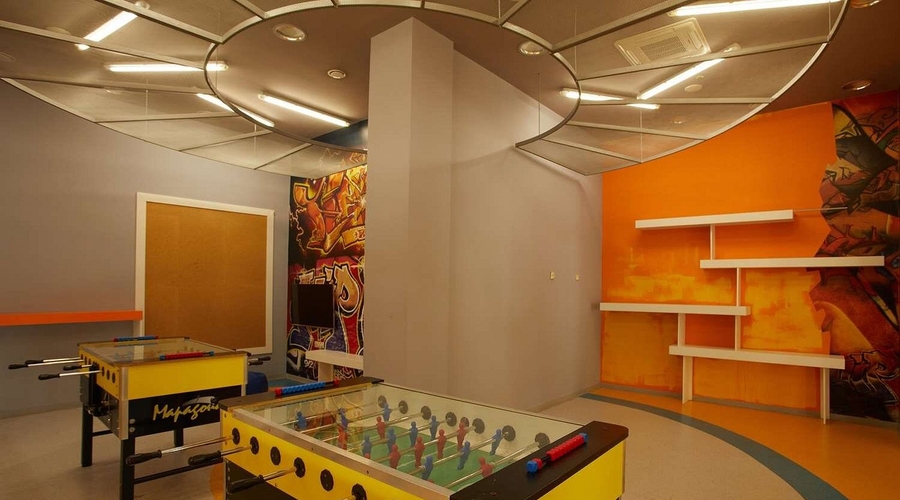 Dreams Sunny Beach Resort & Spa — gameRoom