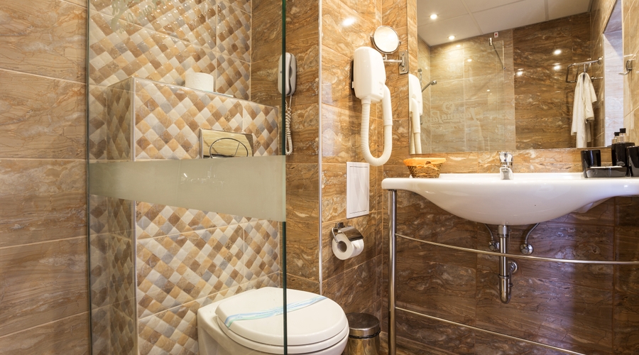 Laguna Park & Aqua Club — bathroom