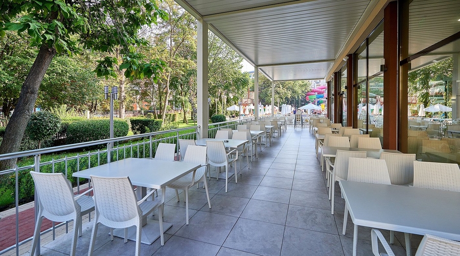 Laguna Park & Aqua Club — seatingOutdoor