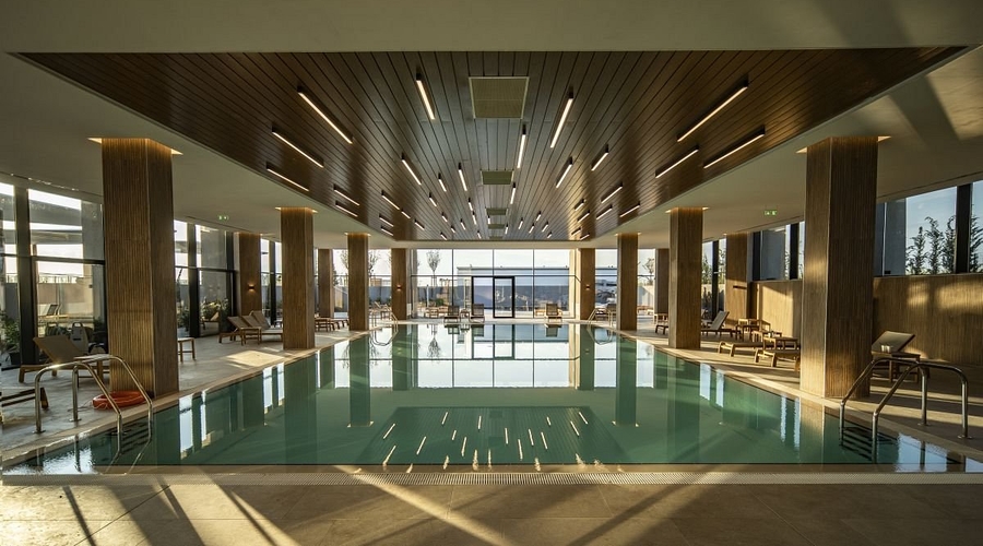 Wave Resort — poolIndoor