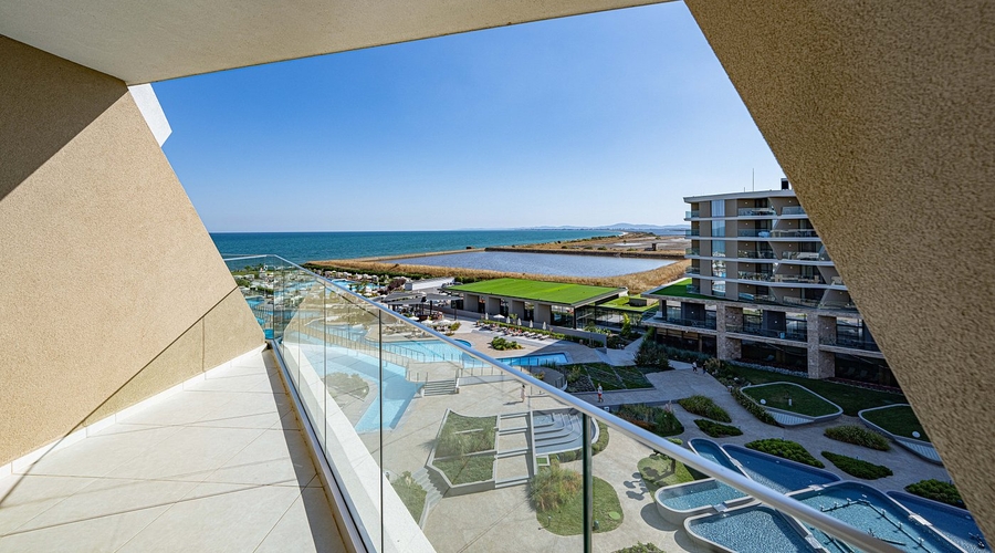 Wave Resort — balcony