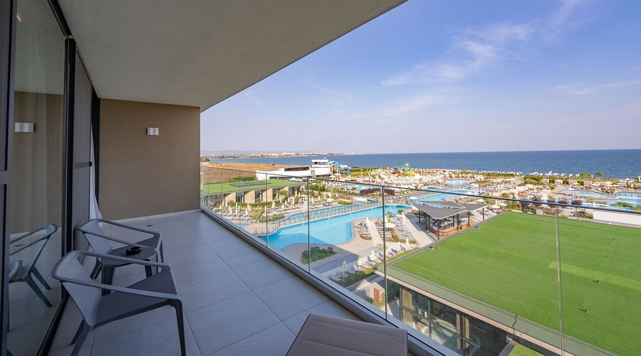 Wave Resort — balcony