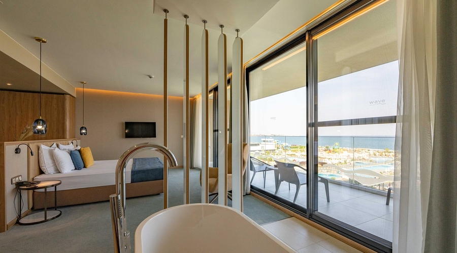 Wave Resort — room