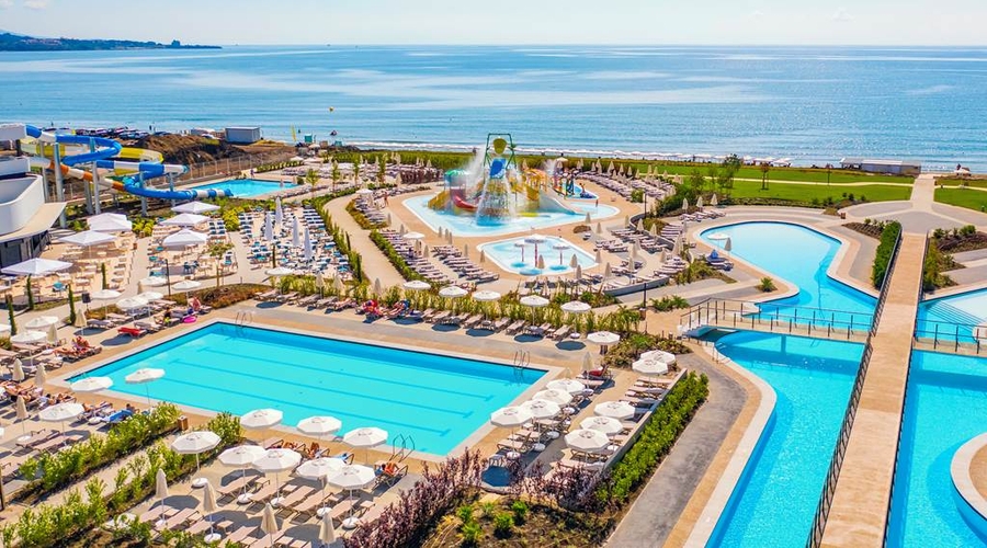 Wave Resort — pool