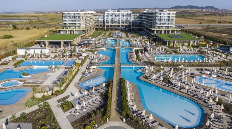 Wave Resort — pool