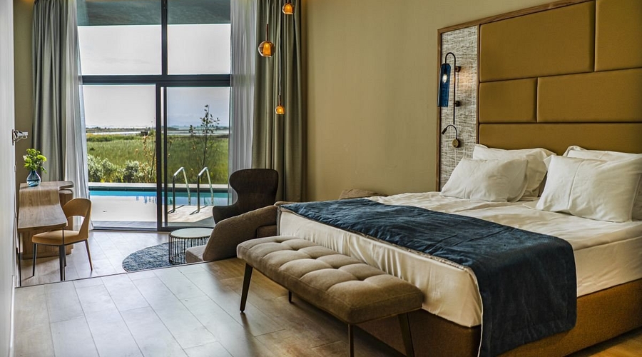Wave Resort — room