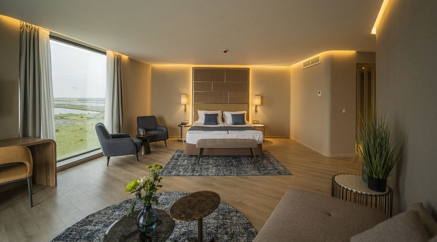 Wave Resort — room