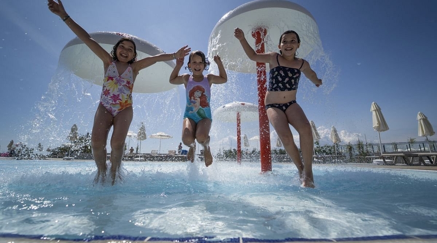 Wave Resort — splashArea