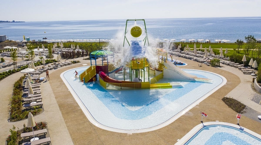 Wave Resort — waterslidesYoung