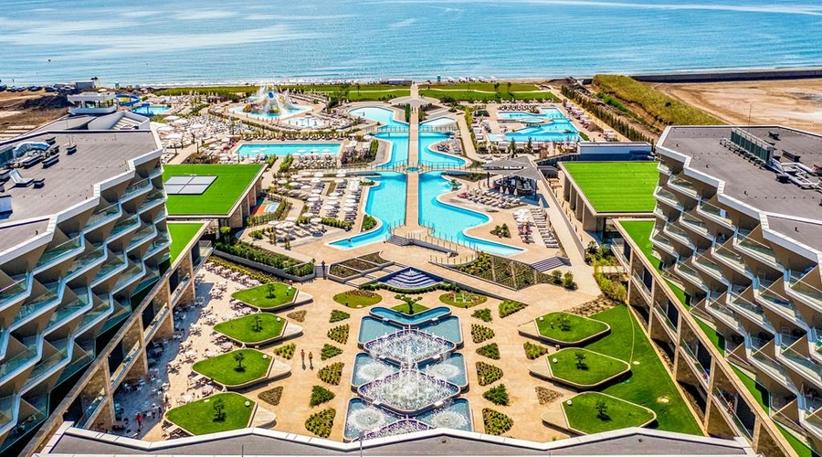 Wave Resort — pool