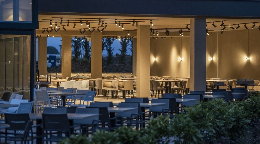 Wave Resort — restaurant