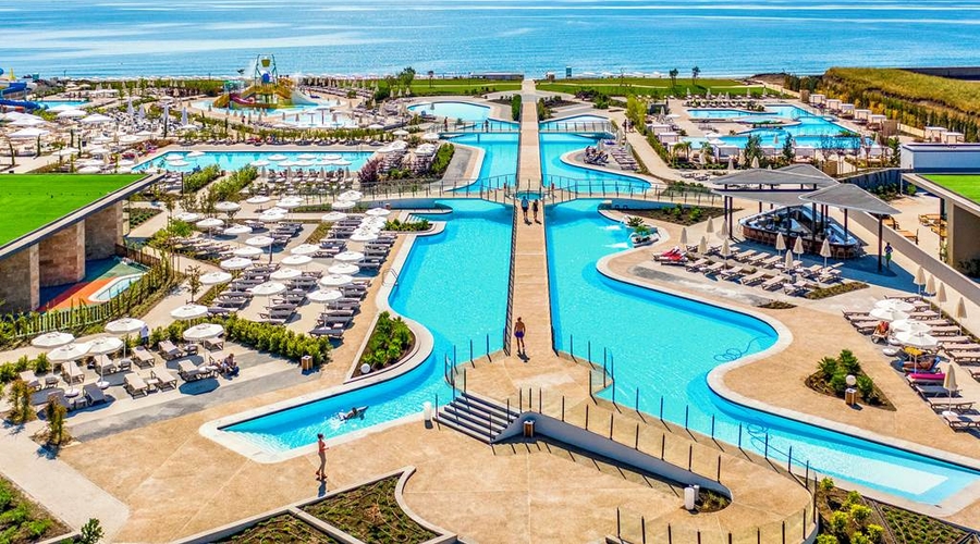 Wave Resort — pool