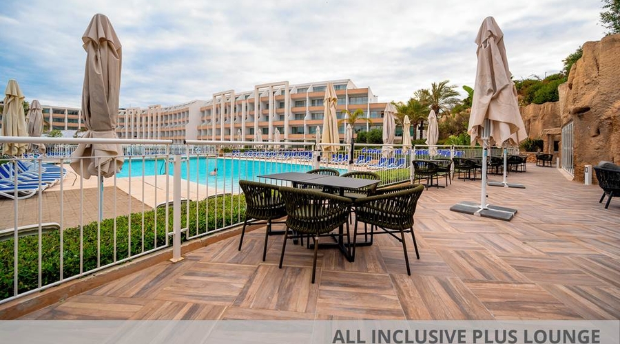 db Seabank Resort & Spa — seatingOutdoor