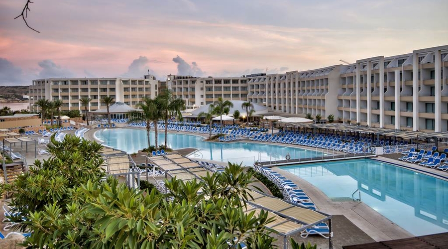 db Seabank Resort & Spa — pool