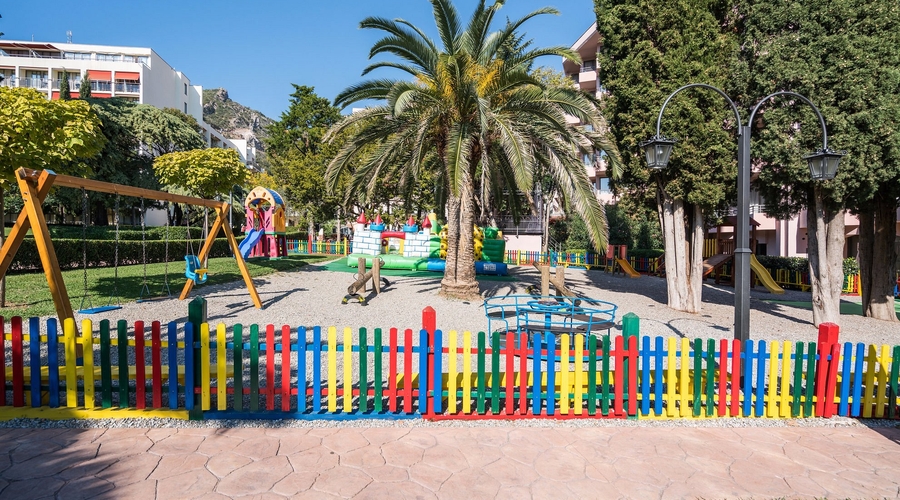 Iberostar Waves Bellevue — playarea