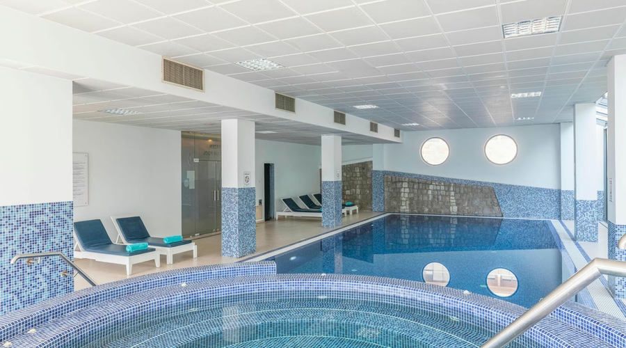 Iberostar Waves Bellevue — poolIndoor
