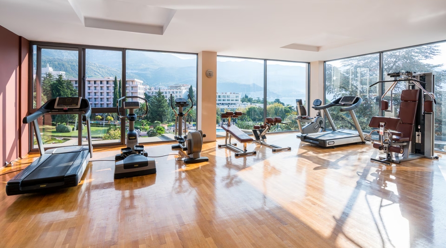 Iberostar Waves Bellevue — gym