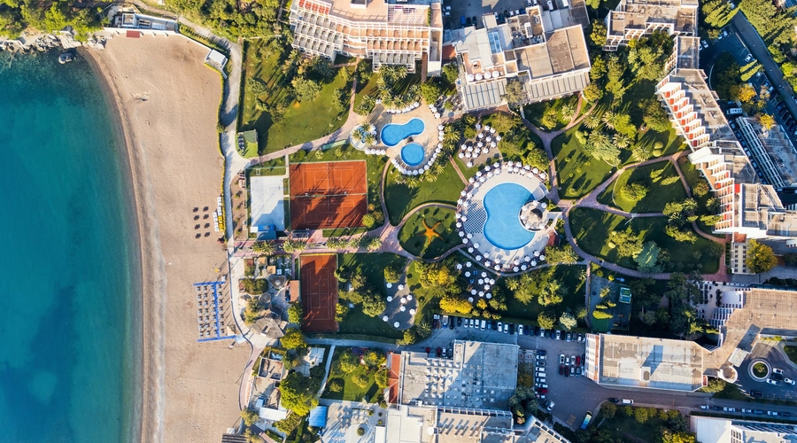 Iberostar Waves Bellevue — pool