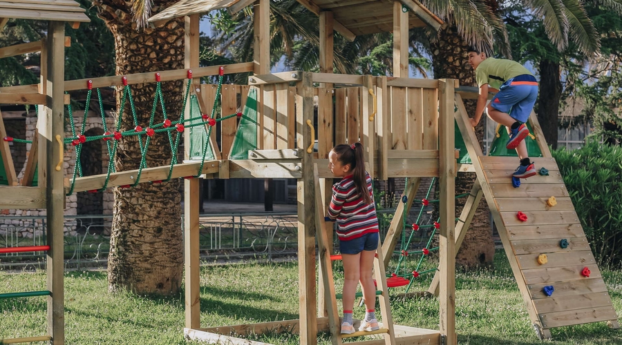 Hotel Montenegro Beach Resort — playarea