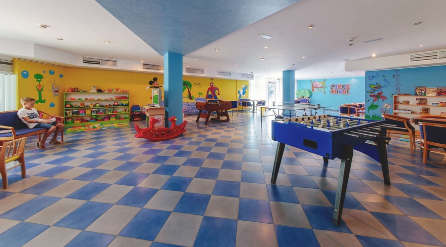 Hotel Montenegro Beach Resort — gameRoom