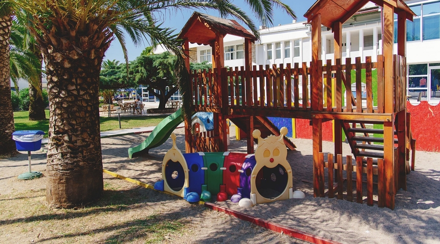 Hotel Montenegro Beach Resort — playarea