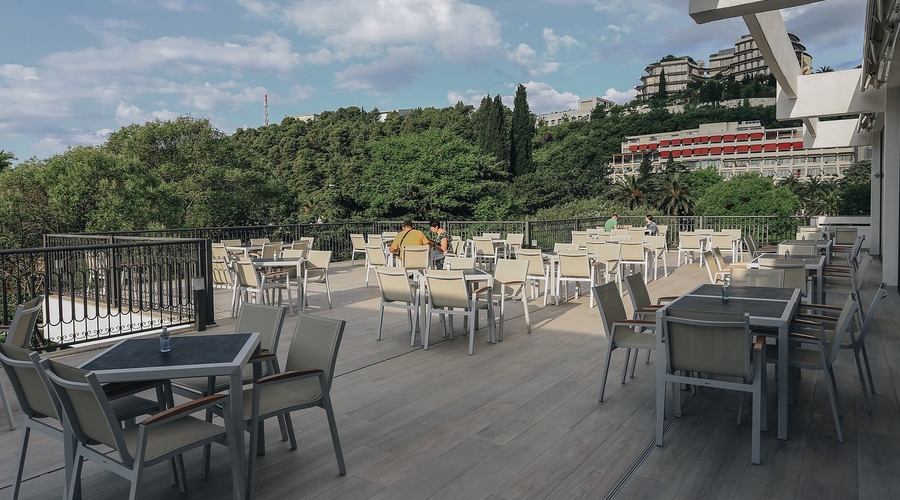 Hotel Montenegro Beach Resort — seatingOutdoor